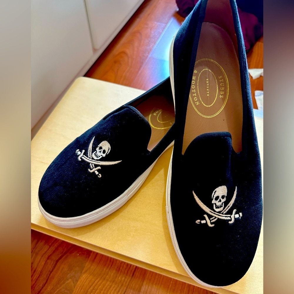 Skull Velvet Sneakers in black. Very Lightly used.